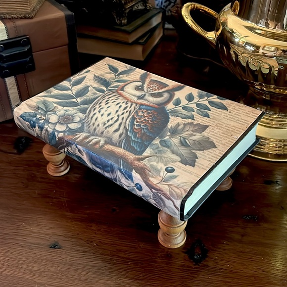 Hand Crafted Other - Handcrafted Owl Design Decorative Book Riser with Wooden Legs